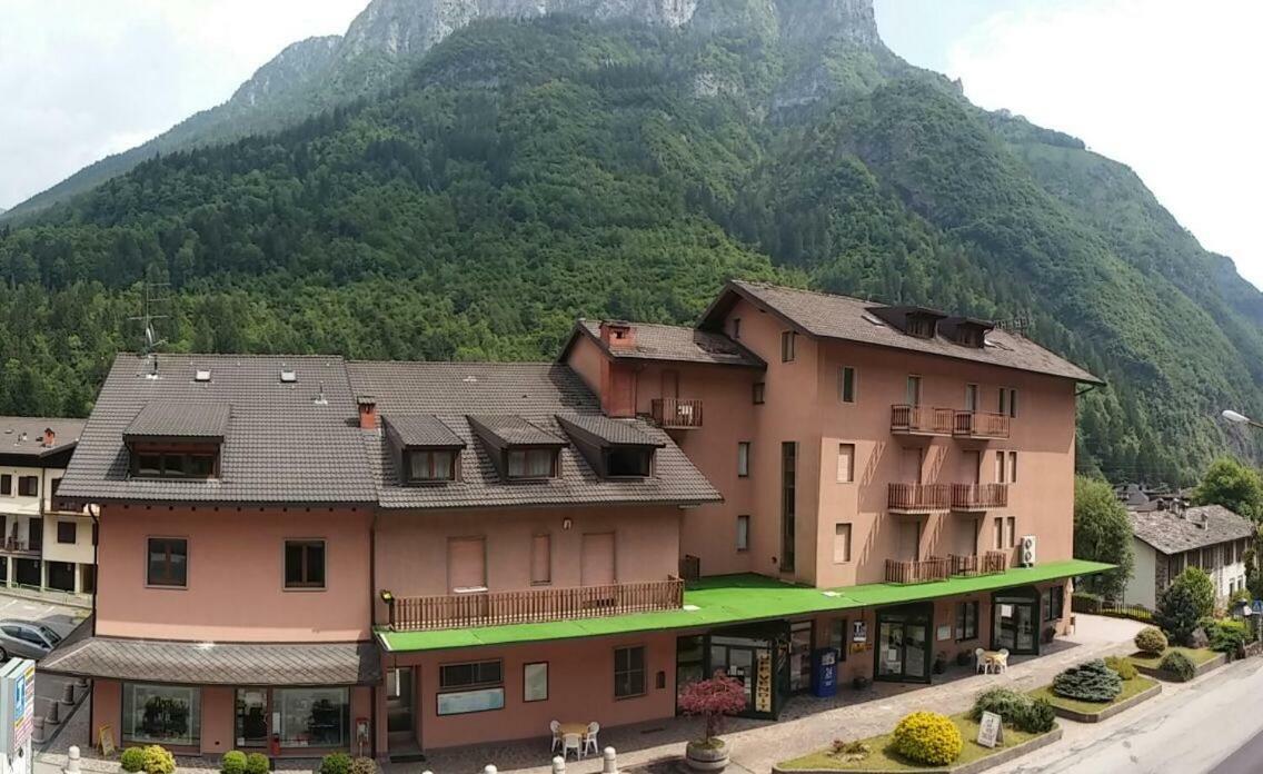 Hotel Ristorante Gromo Exterior photo
